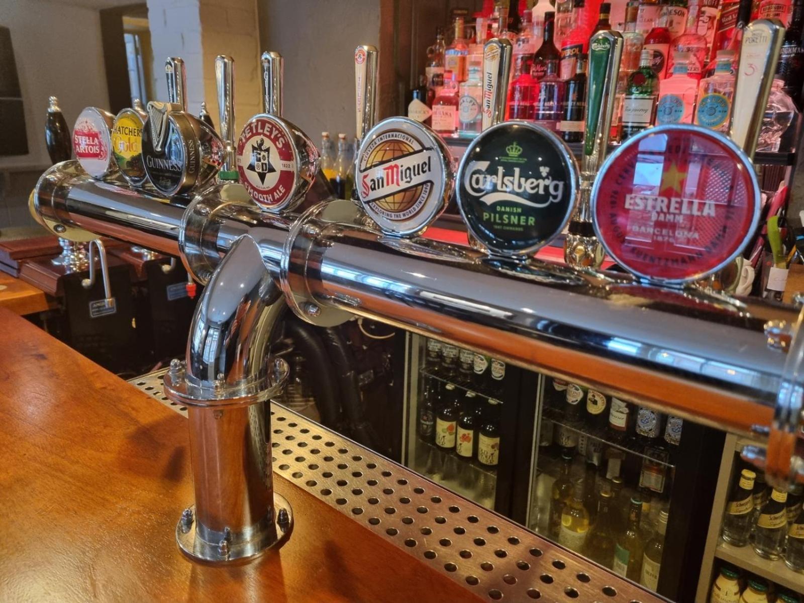 Stoke Albany 白马旅馆及餐厅酒店 外观 照片